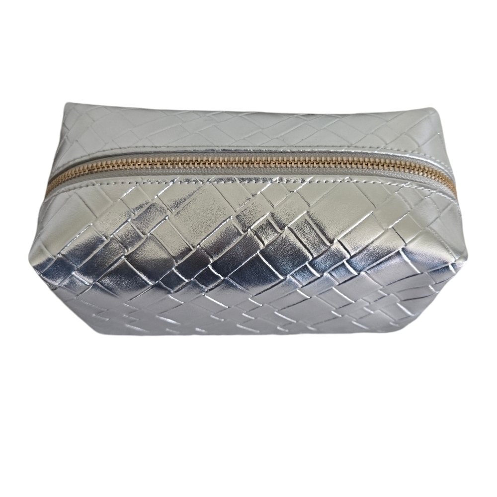 Blush and Crush Metallic Silver Woven Makeup Cosmetic Bag Weekend Travel - Picture 3 of 5
